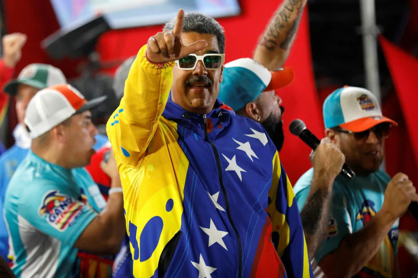 Venezuela riigipea Nicolas Maduro juubeldas pühapäeva õhtul Caracases.