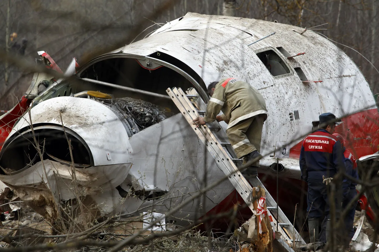 Smolenski lähedal alla kukkunud Poola presidendilennuki Tupolev Tu-154 vrakk.