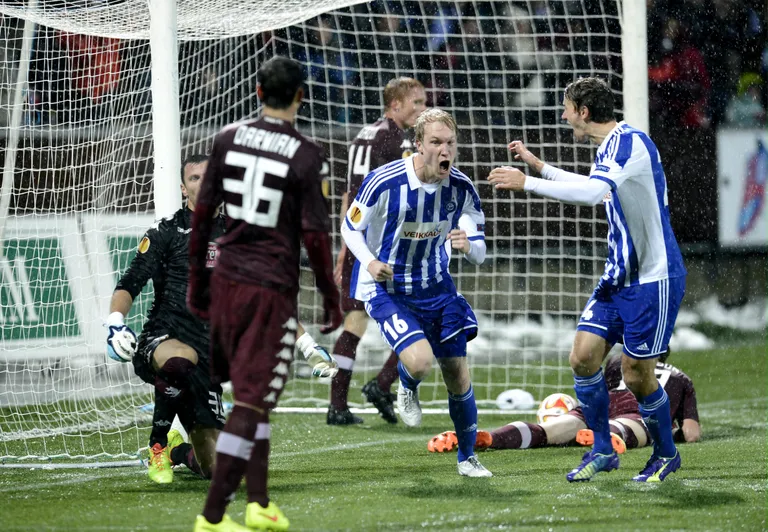 Valtteri Moren (keskel) tähistamas Torino vastu löödud väravat. Foto: Scanpix