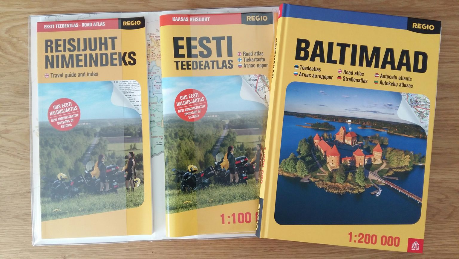 Regio on kirjastanud Baltimaade teedeatlase ja Eesti teedeatlase, mis koosneb kileümbrisesse pandud kahest trükisest.