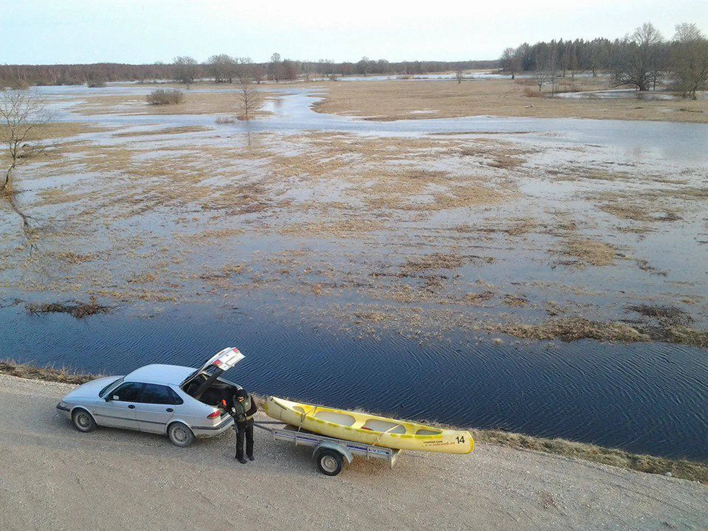 Tõramaa puisniidu tornist on Halliste jõe üleujutuse ulatus hästi näha.