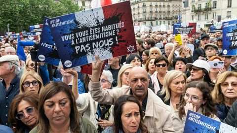 ÜLEVAADE ⟩ Prantsuse poliitikud rakendasid juudivihast kantud lapsevägistamise valimisvankri ette