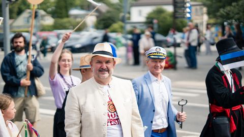 GALERII ⟩ Viljandi pärimusmuusika festivali avapäevale kogunes varasemast rohkem publikut