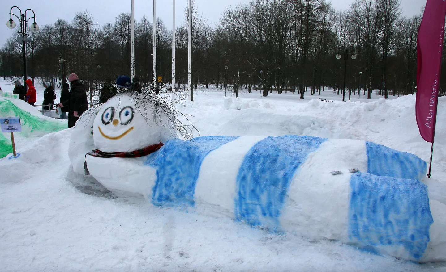 Гран-при фестиваля снежных фигур удостоен любимец многих поколений юбиляр Сипсик.