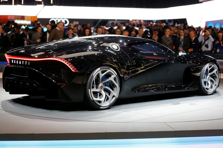 Bugatti La Voiture Noire Genfi autonäitusel.