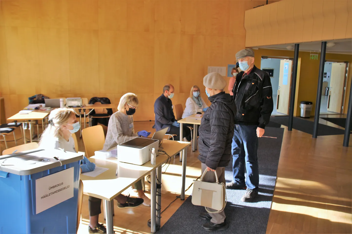 Valijad Võru kultuurimajas Kannel asuvas valimisjaoskonnas.
