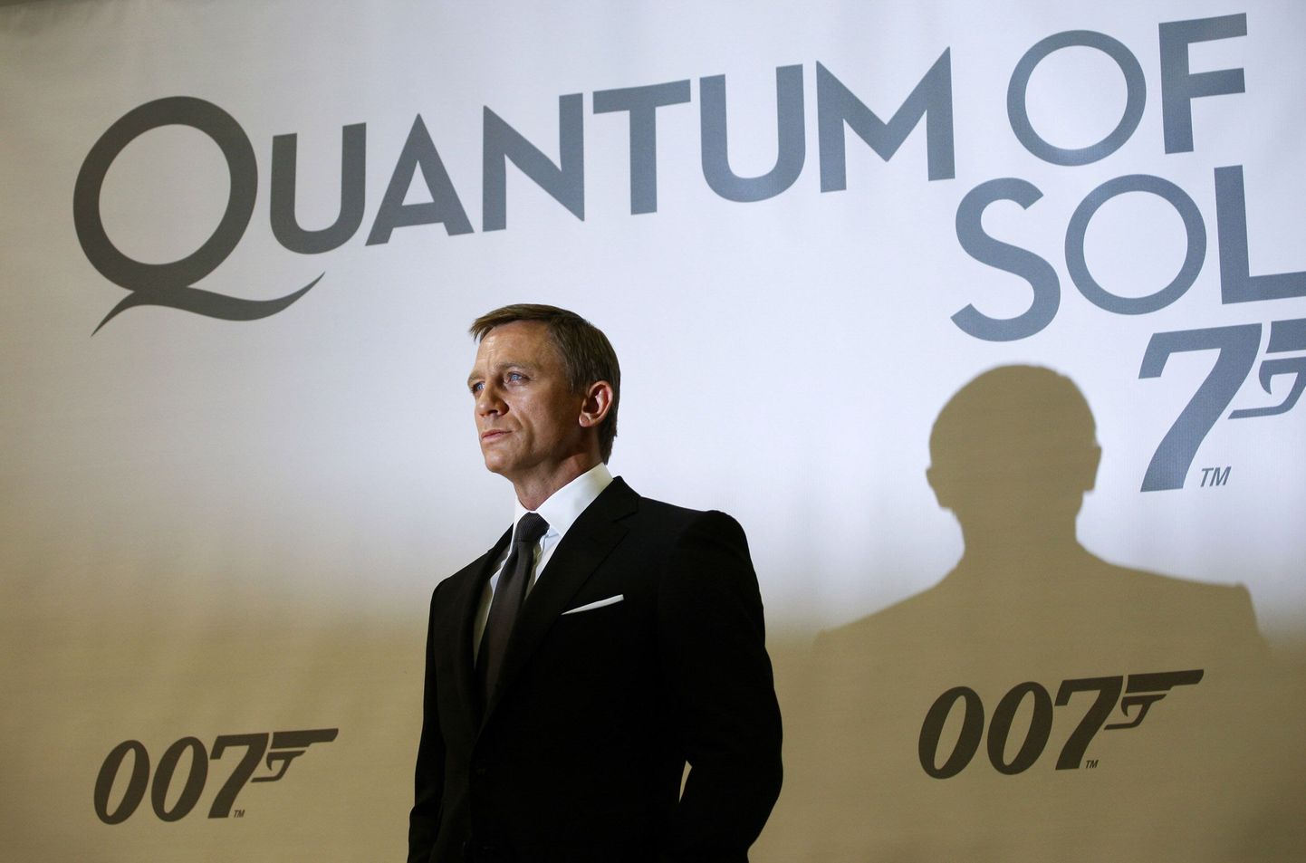 Uue Bondi filmi «Quantum of Solace» reklaamüritus. Fotol James Bondi osatäitja Daniel Craig