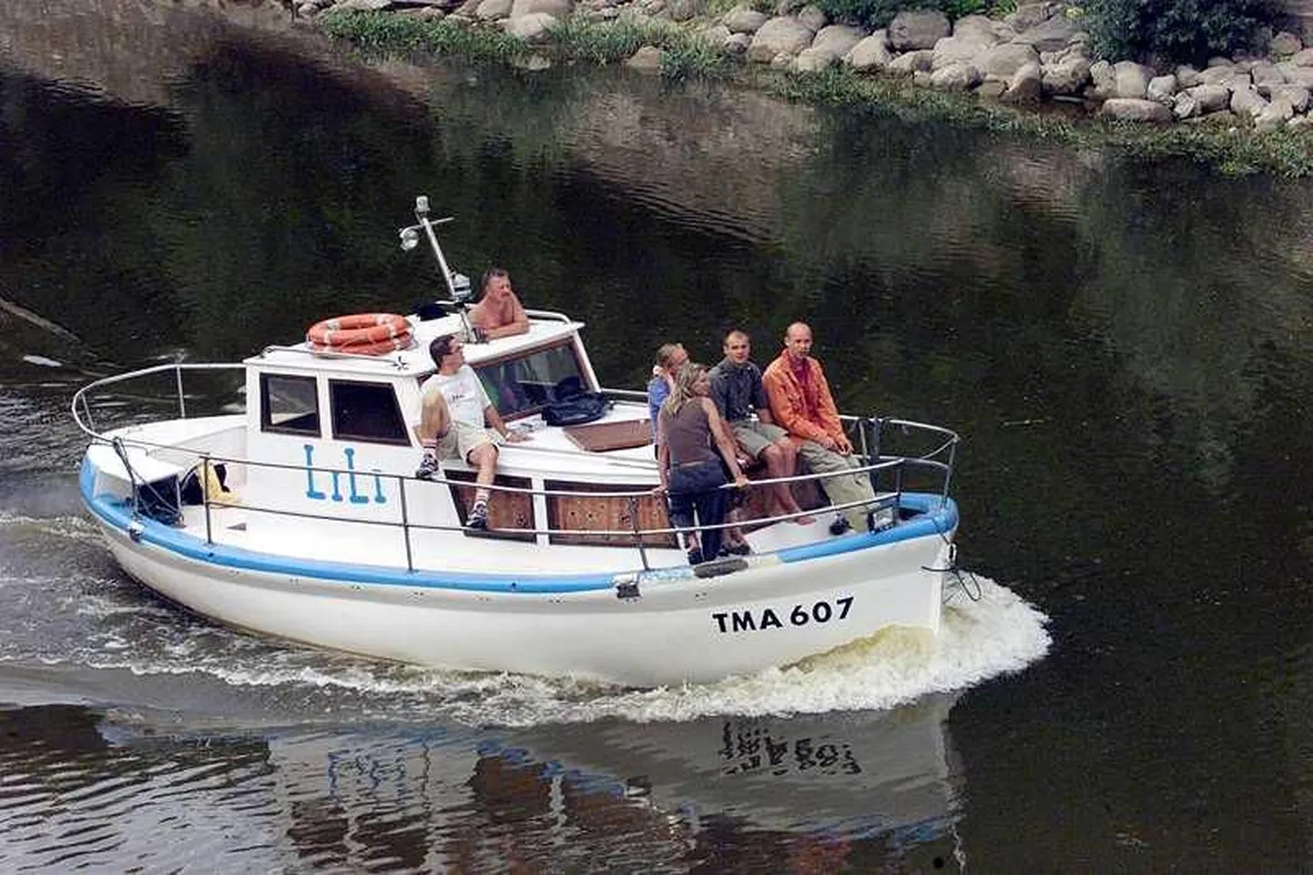 Mootorpaat Emajõel.