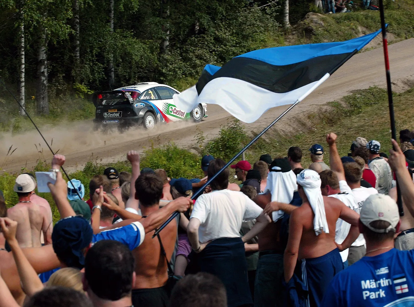 Markko Märtin kihutamas koos kaardilugeja Michael Parkiga 2004. aasta augustis Soome rallil teise koha poole.