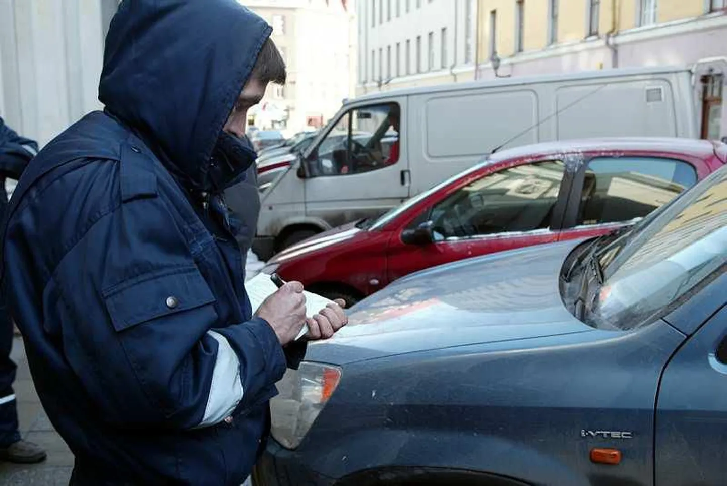 Kümne kuuga on Tallinnas valesti parkimise eest välja kirjutatud 2,5 miljoni krooni eest trahve.