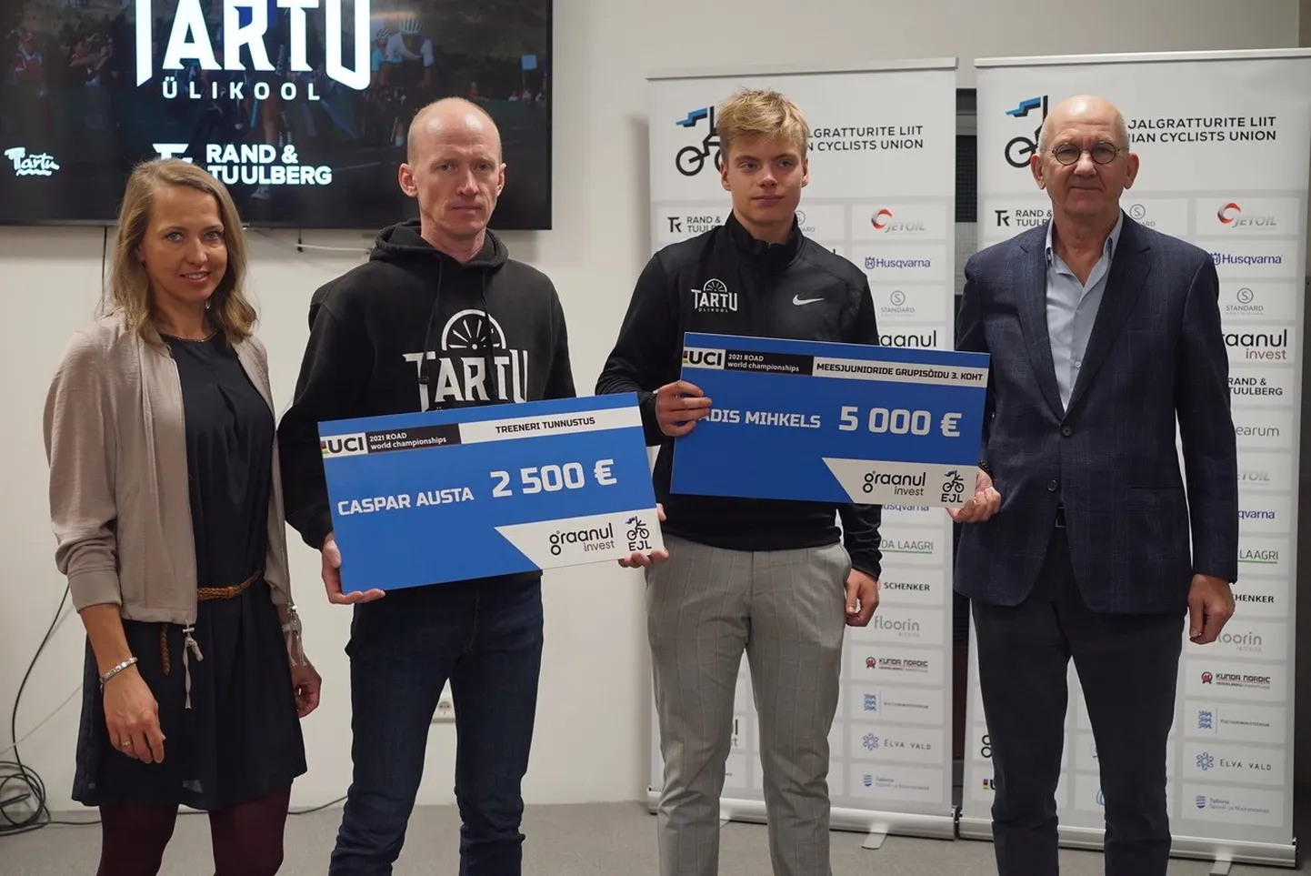 EJLi juhatuse liige Grete Treier, Caspar Austa, Madis Mihkels ja EJLi president Raivo Rand.