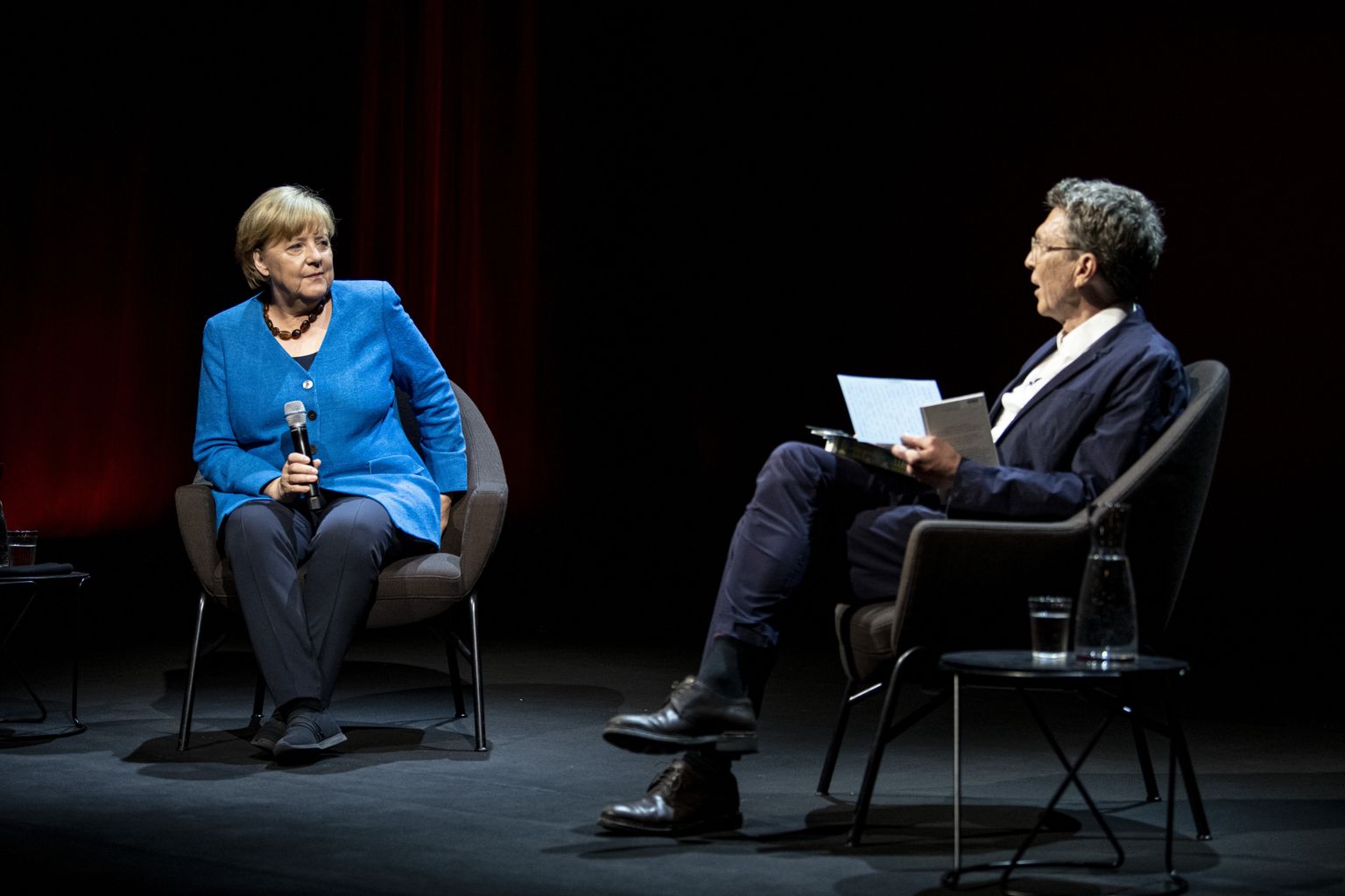 Saksa endine kantsler Angela Merkel andmas intervjuud ajakirjanik Alexander Osangile Berliinis 7. juunil 2022.