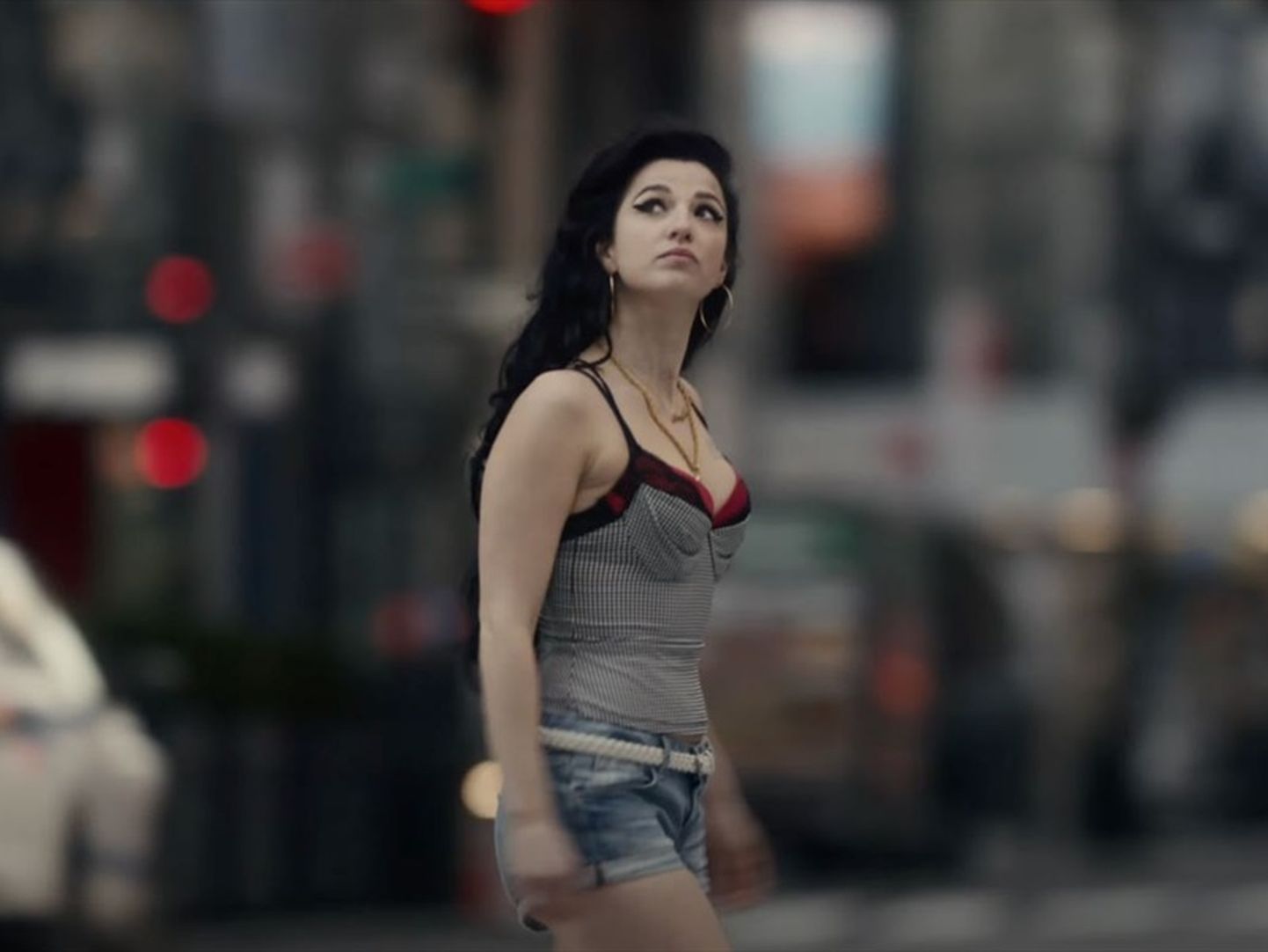Centrumi kinos linastub teiste filmide hulgas «Back to Black: Amy lugu». Linalugu heidab pilgu traagiliselt vara meie seast lahkunud geniaalse laulja ja laulukirjutaja Amy Winehouse'i (Marisa Abela) tormilisele elukäigule.