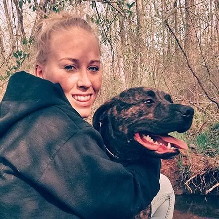 22-aastane Bethany Lynn Stephens, kelle tapsid tema enda koerad