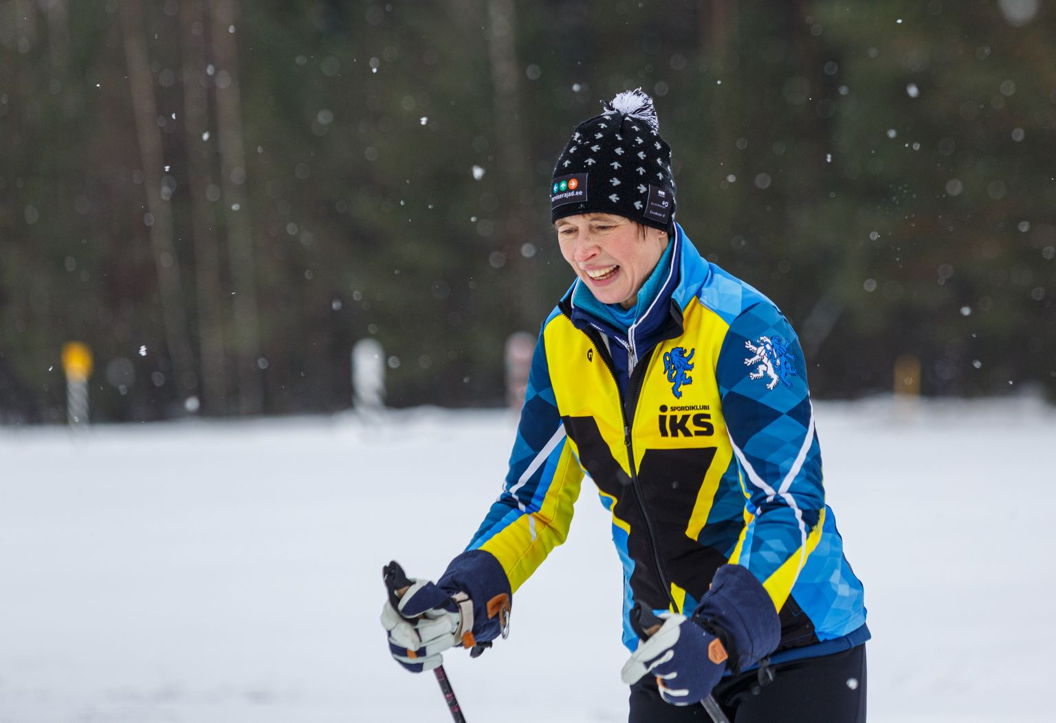President Kersti Kaljulaid saatjaskonnaga Setomaal Perdaku külas.