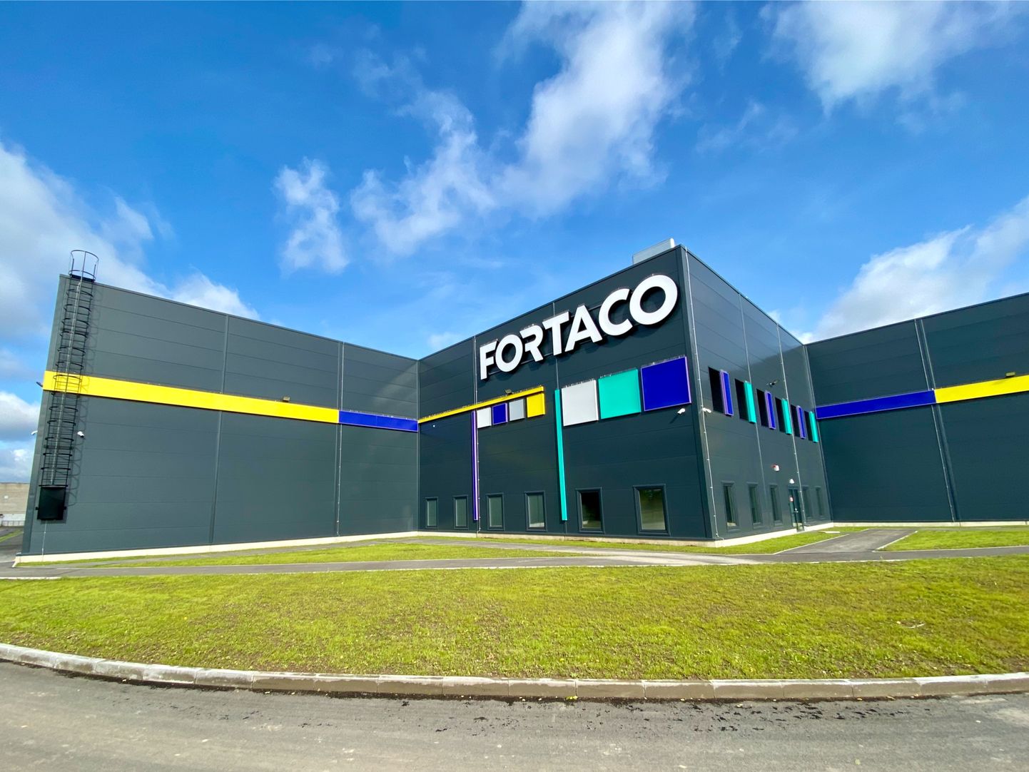 Новый производственный корпус "Fortaco Estonia" на улице Линда в Нарве.