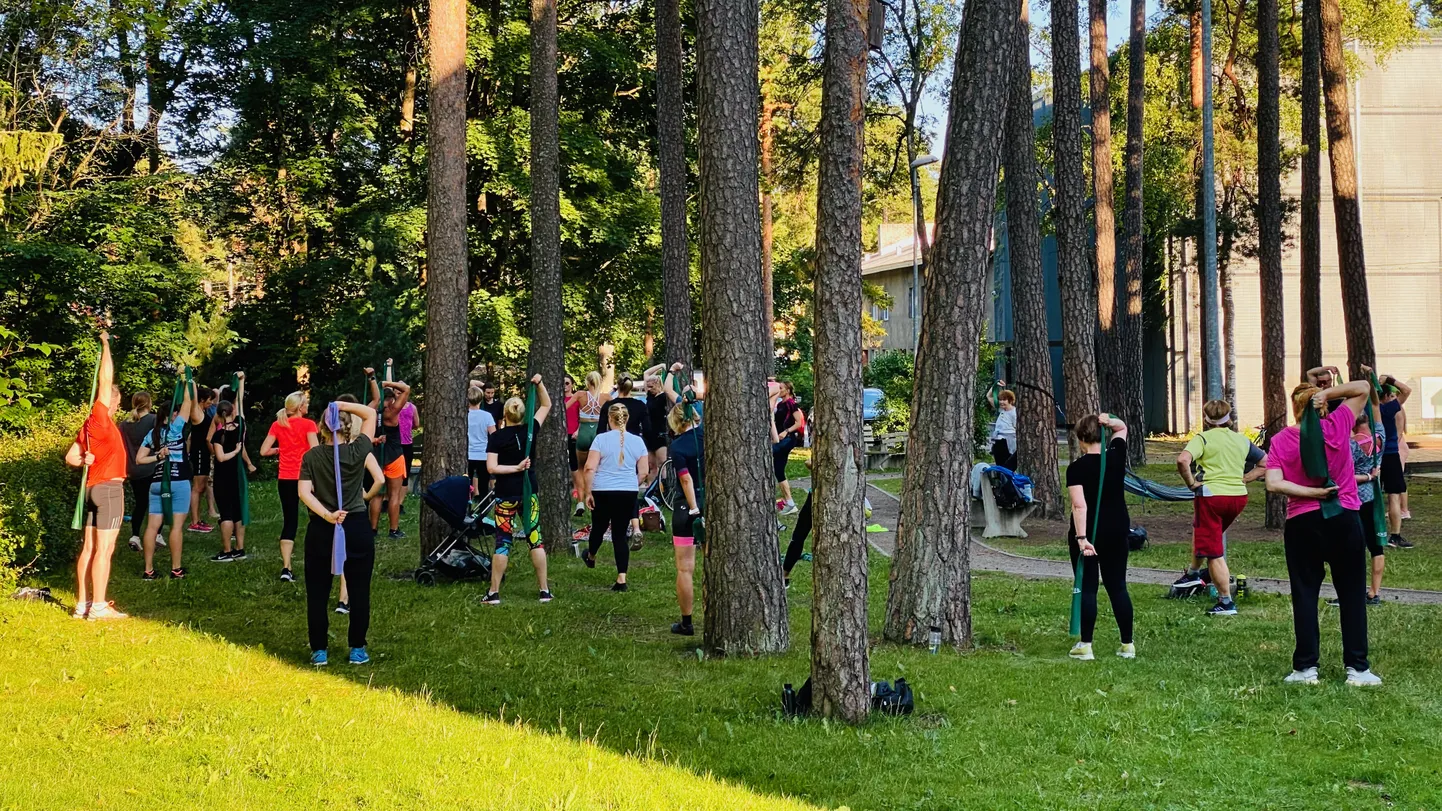 Suvetreeningud on Nõmmel populaarsed, mullu oli treenimas korraga poolsada inimest.