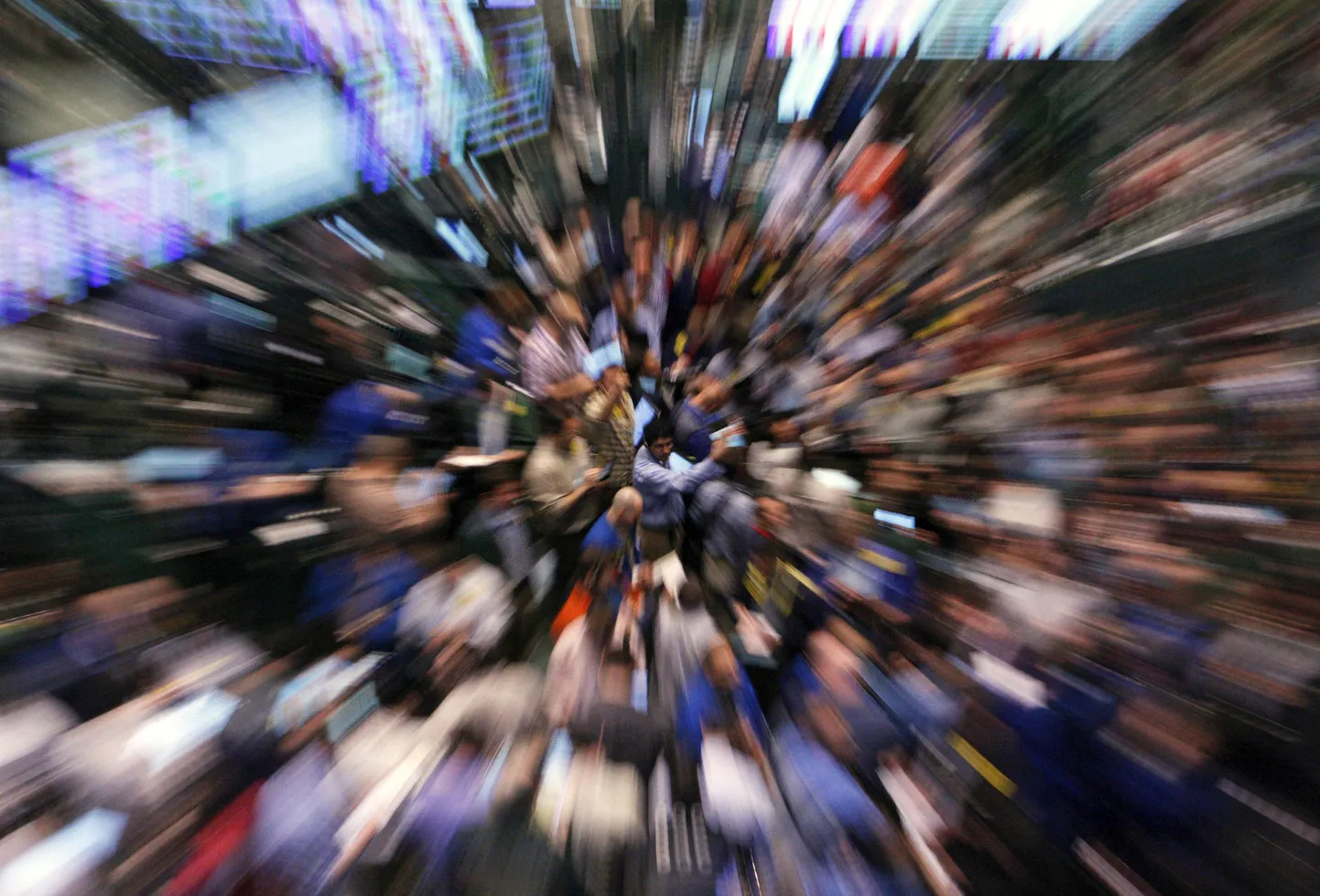 Maaklerid New Yorgi toorainebörsil toornafta ning maagaasi optsioonidega (tuletistehingutega) kauplemas.