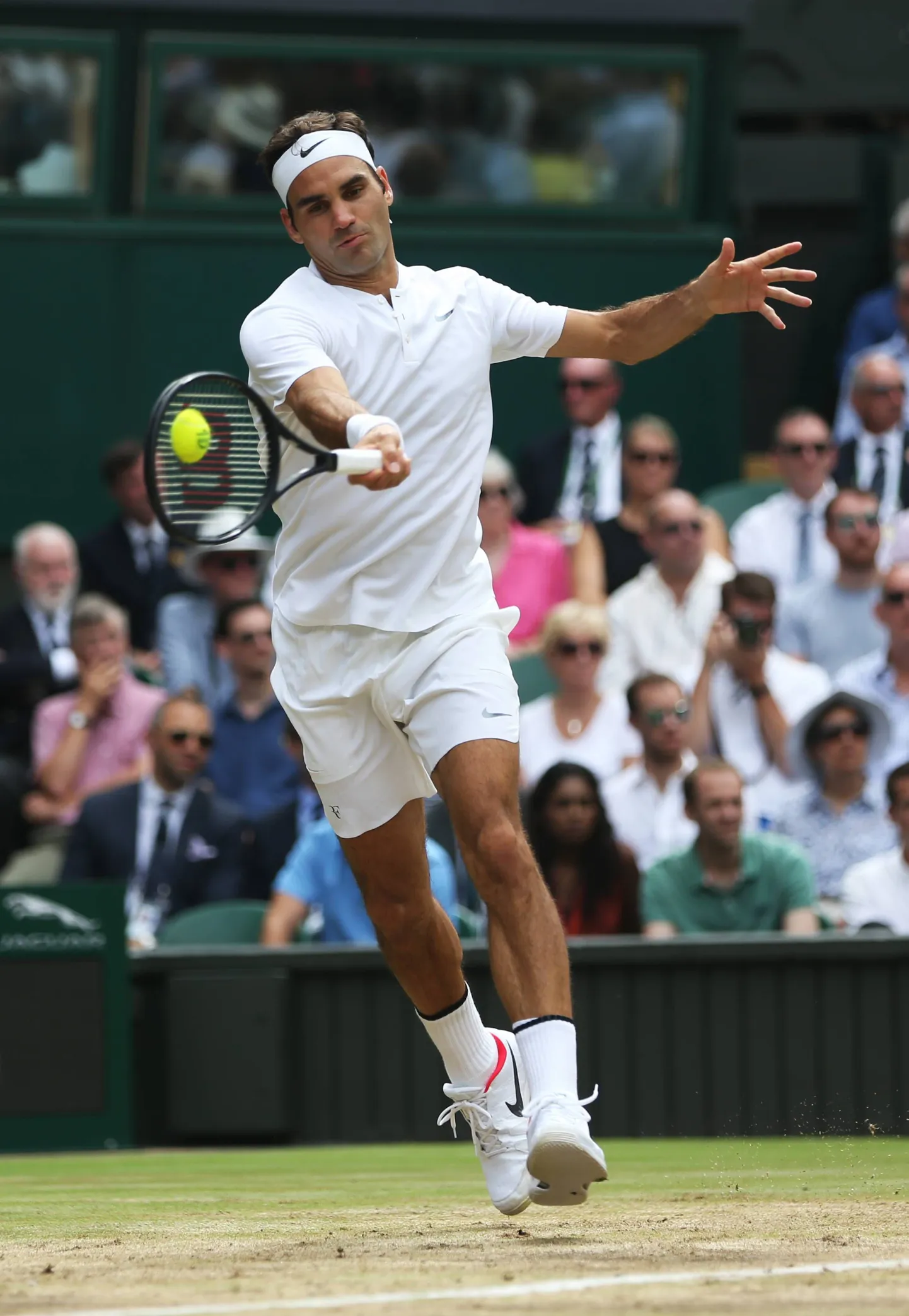 Roger Federer ei kaotanud Wimbledonis ainsatki setti ning krooniti kaheksandat korda kuninglikel muruväljakutel meistriks.