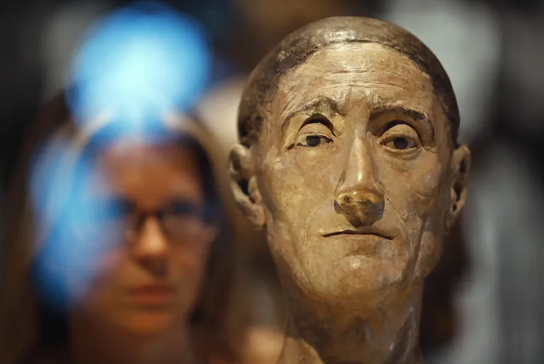 Henry VII puidust kuju, näha on pead.