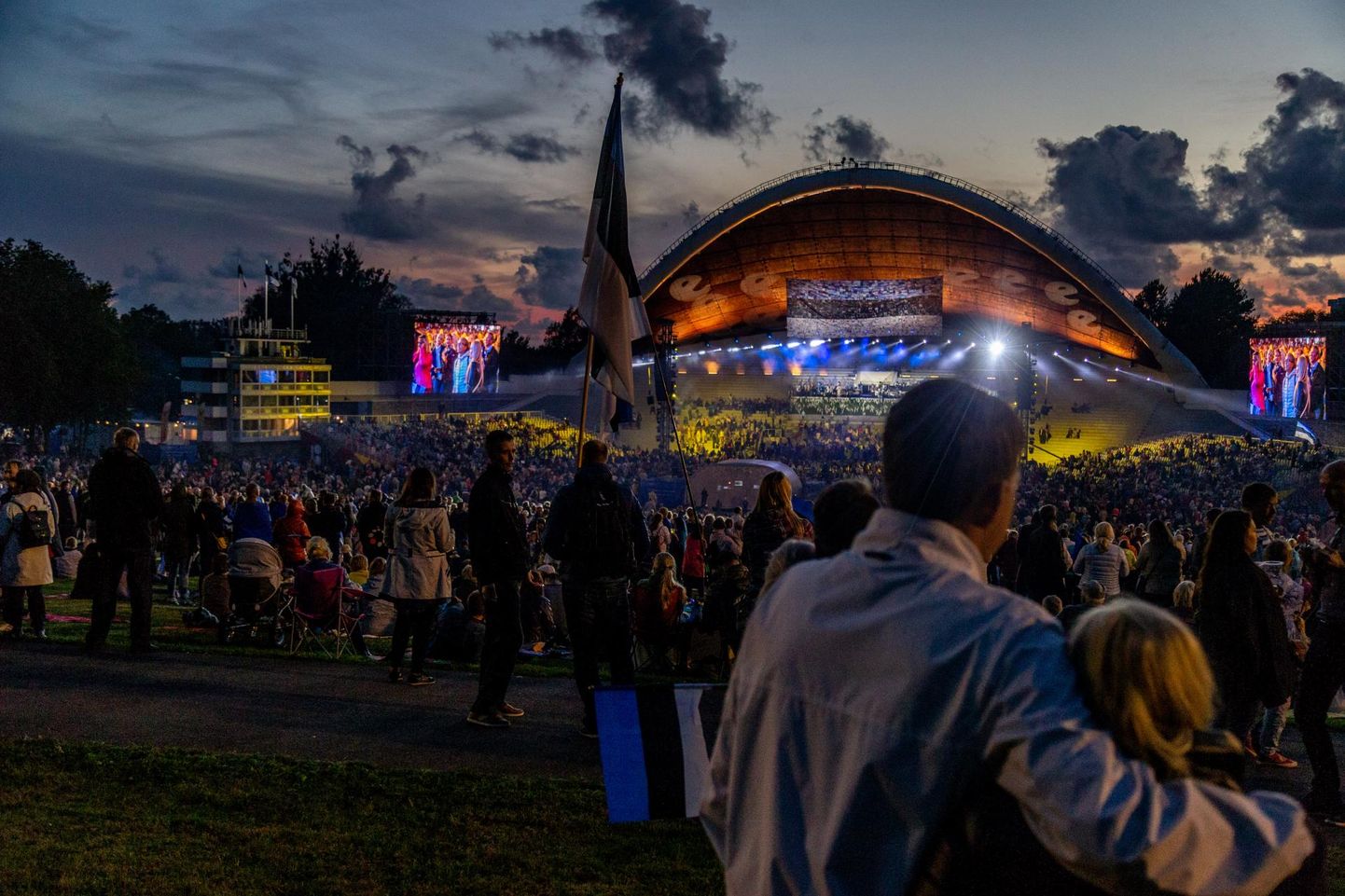 Tallinna lauluväljakul pühapäeva õhtul toimunud Üheslaulmine oli üks dEesti Vabariigi juubeliaasta suvise peonädala tähtsündmusi.