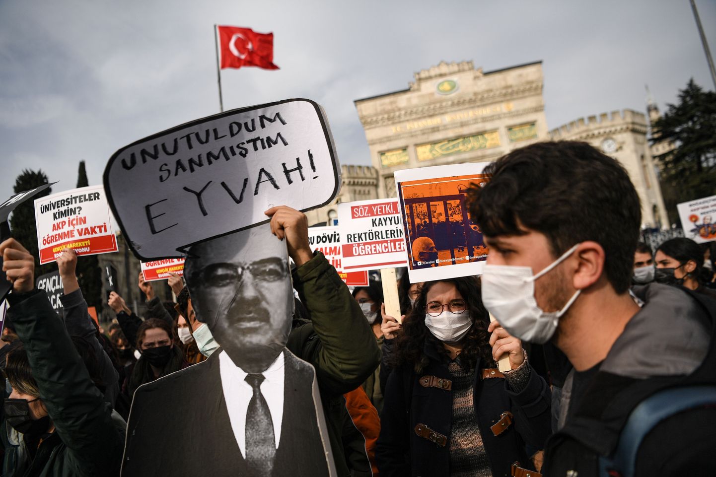 Üliõpilaste meeleavaldus Istanbulis.