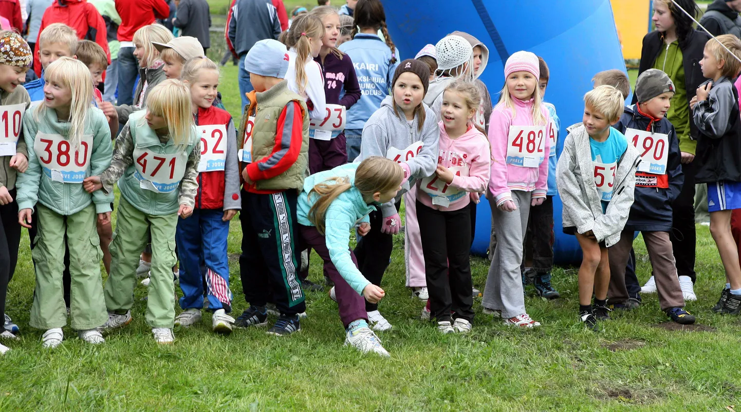 Laupäeval on laste ümber Paala järve jooks.