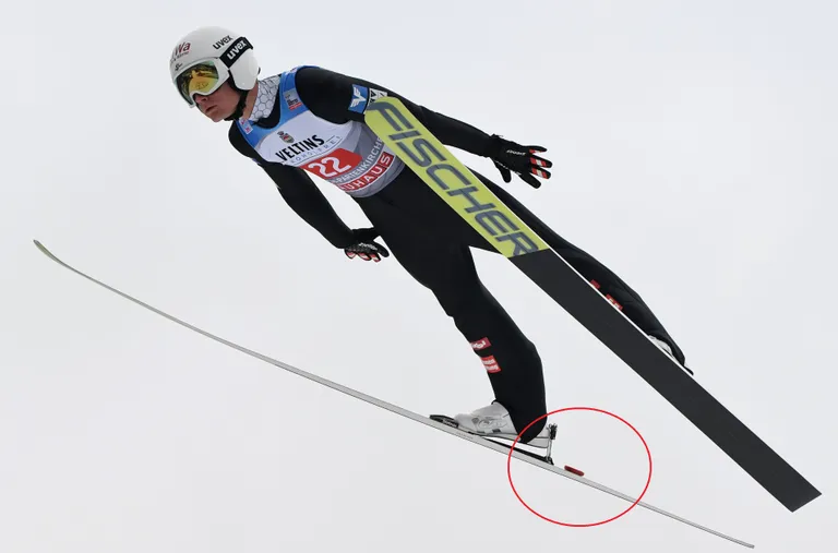 Sel fotol on Daniel Huberi suusal asuv andur punase ringi sees selgelt näha.