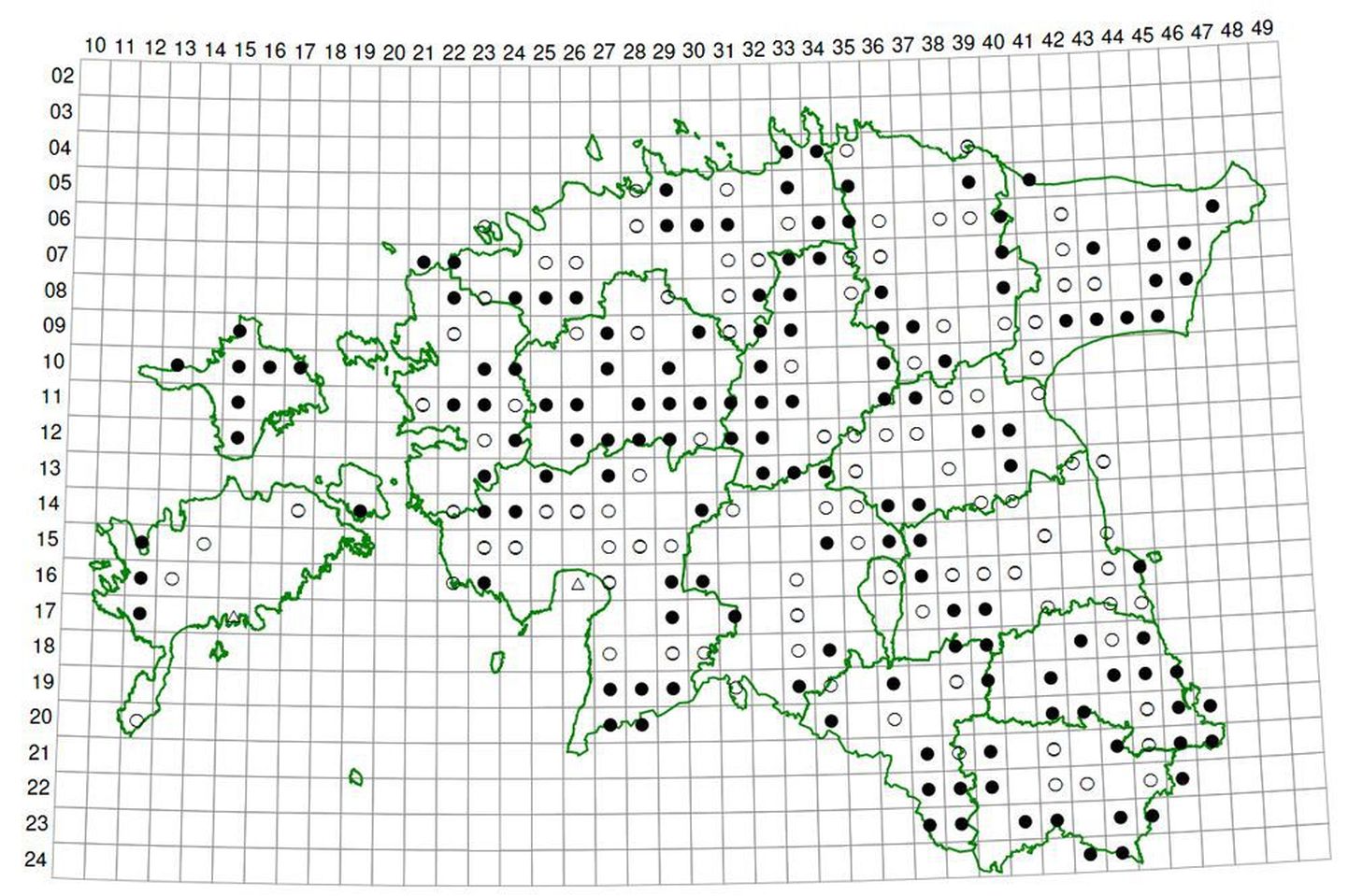 Mudatarna kaart 2005. aastal ilmunud taimeatlasest. Iga ruut tähistab maa-ala, mille külje pikkused on 9 ja 11 kilomeetrit. Valge ring tähistab mudatarna leide aastatel 1921–1970 ning must ring sama taime leide alates aastast 1971 üle-eelmise aastani.