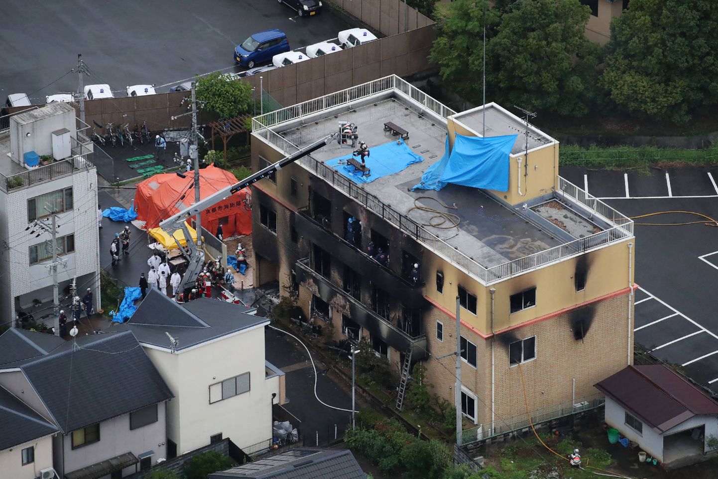 Ugunsgrēkā Japānā cietusī ēka.