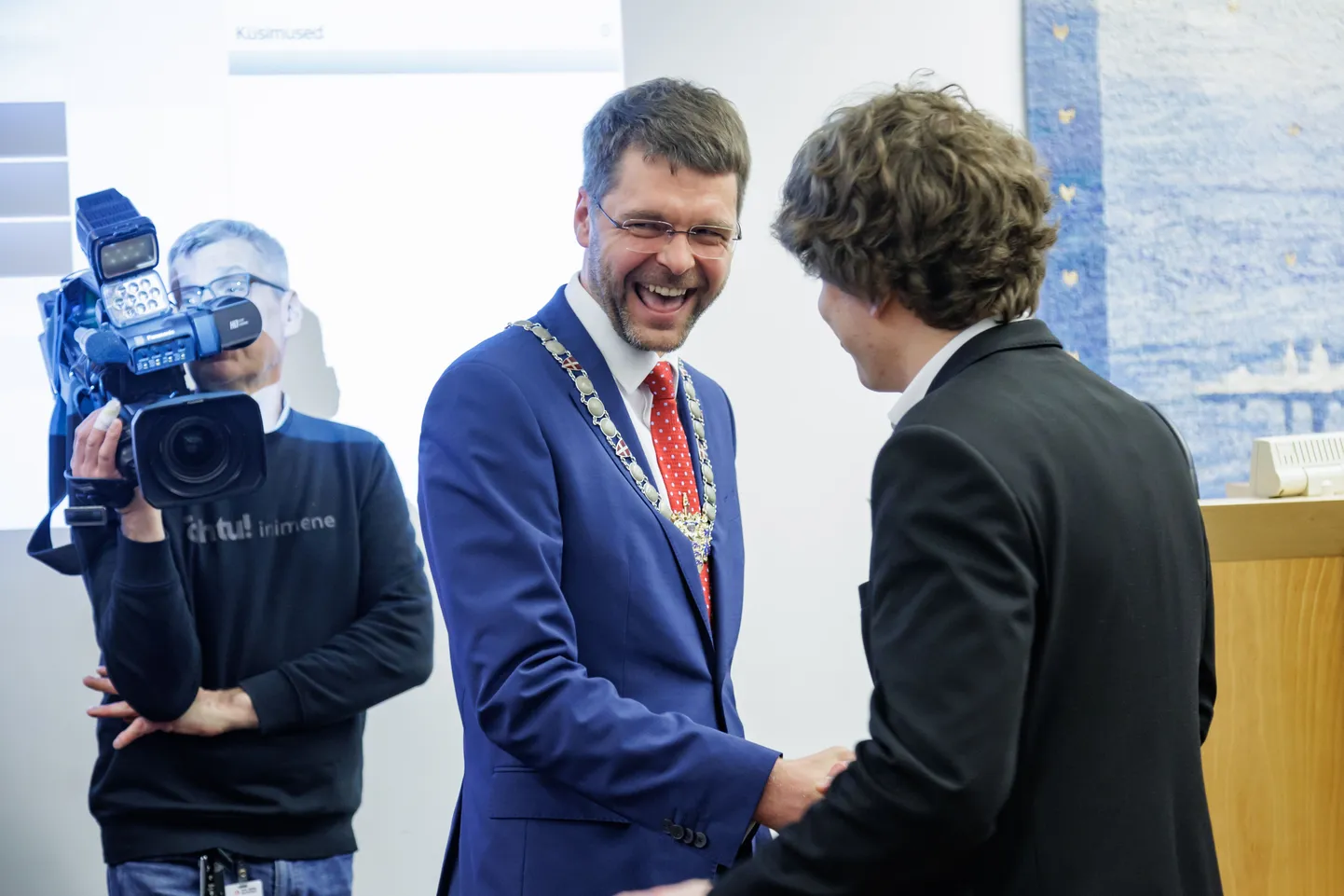 Jevgeni Ossinovskist sai aprillis Tallinna linnapea kolmandal katsel. Justiitsministeeriumi hinnangul ei rikutud sellega linna põhimäärust.