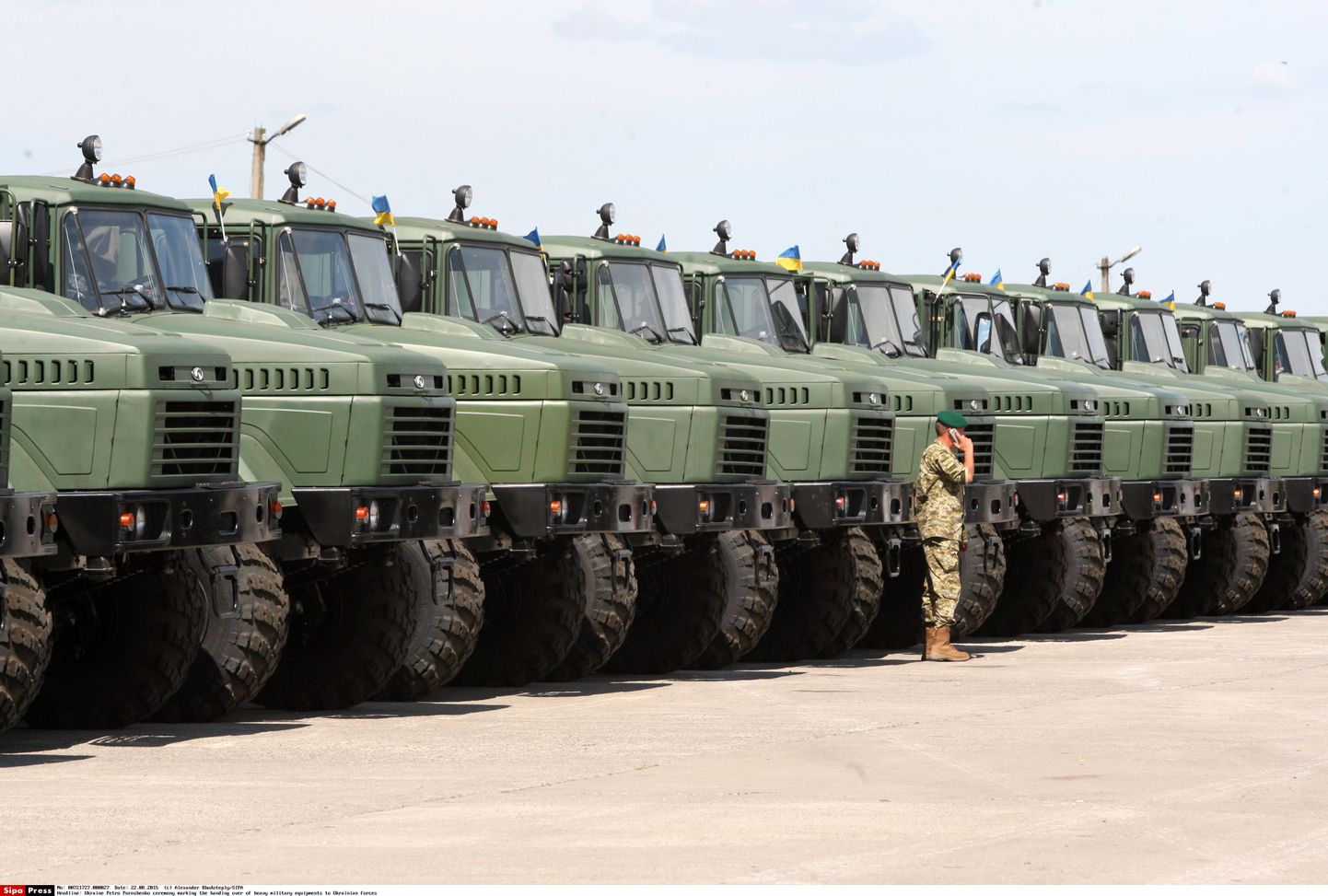 Sõjavarustuse üleandmine Ukraina relvajõududele tänavu augustis Harkivi piirkonnas.