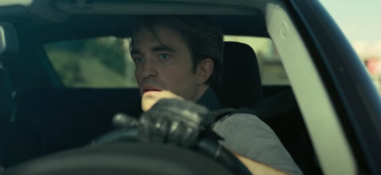 Sealhulgas istus Pattinson ise roolis ka treileris näidatud Laagna teel filmitud kaadris.