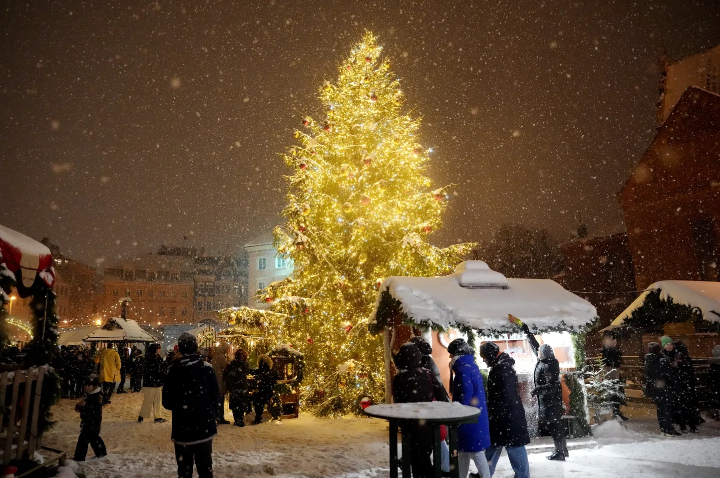 Ziemassvētku tirdziņš Doma laukumā.