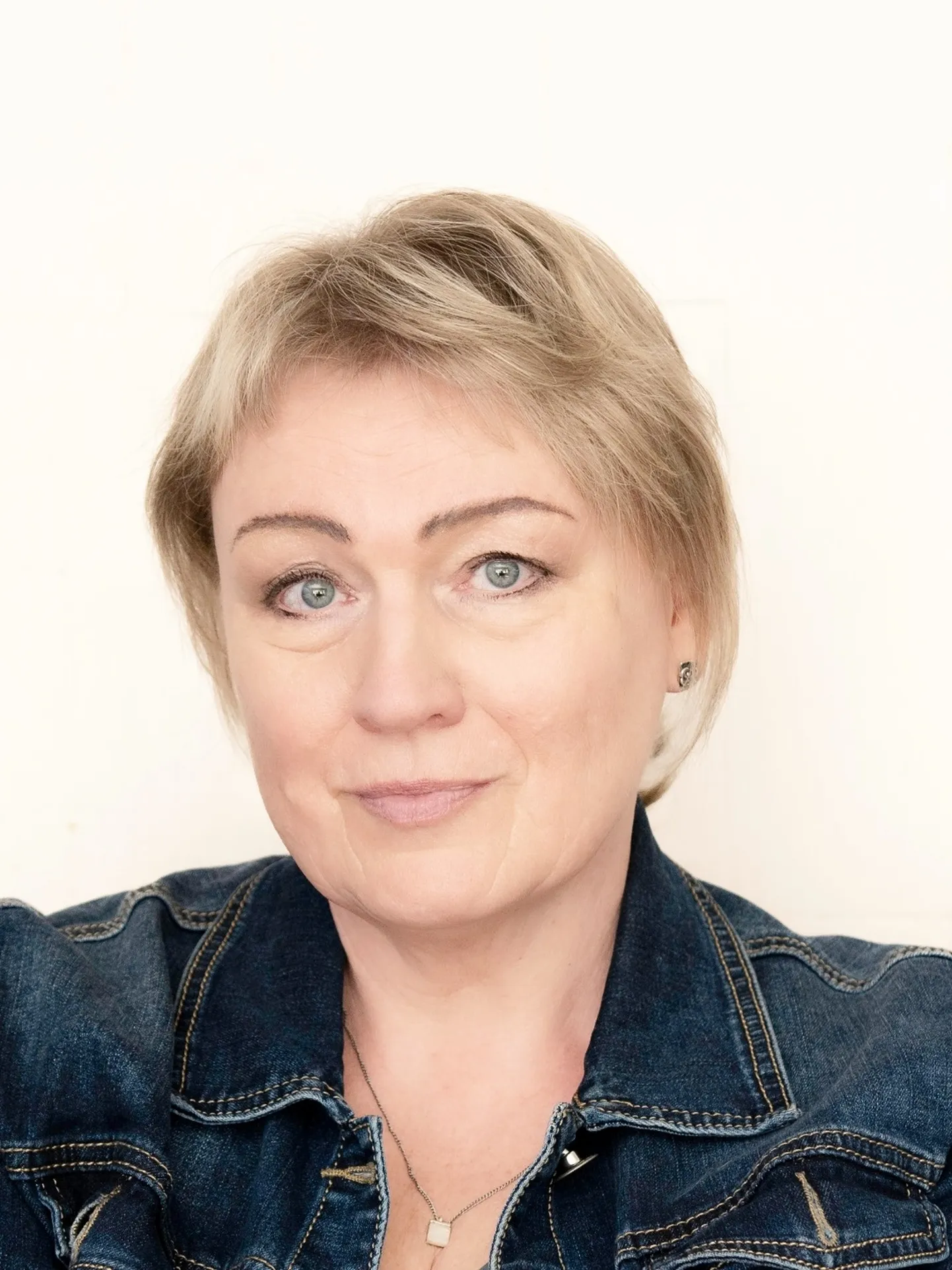 Sotsiaalministeeriumi tervishoiu rahastamise poliitika ekspert Lii Pärg kinnitas, et haavatavamatele sihtrühmadele, teiste seas ka pensionäridele, on visiiditasu endiselt 5 eurot.