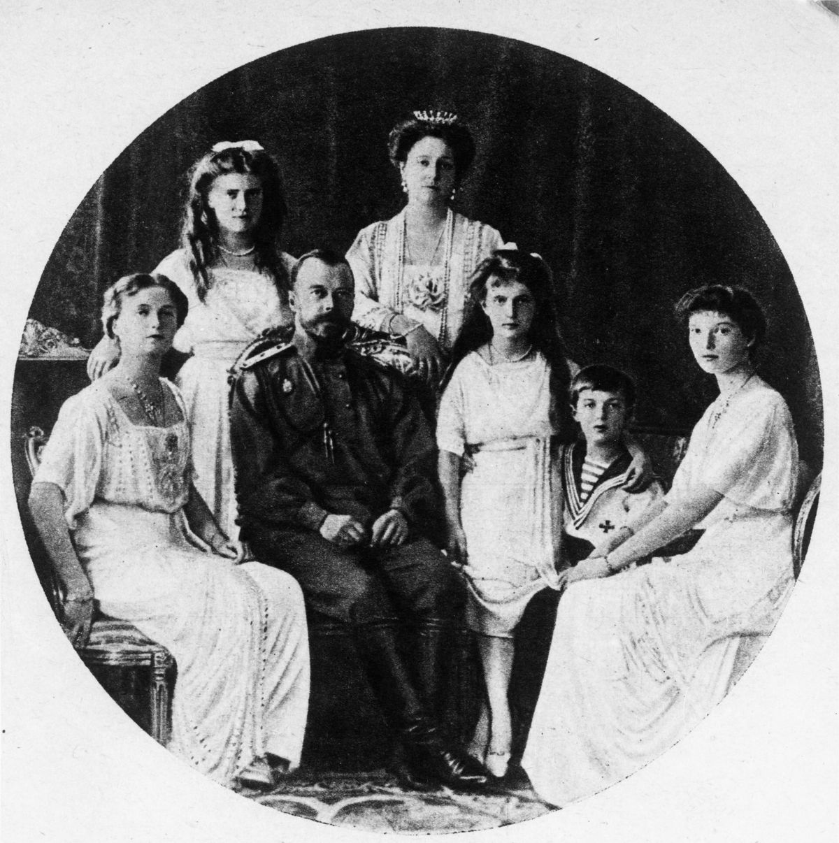 Venemaa viimane tsaar Nikolai II koos oma naise ja viie lapsega lasti 1918. aasta 17. juulil bolševike poolt maha Jekaterinburgis asuva Ipatjevi maja keldris.