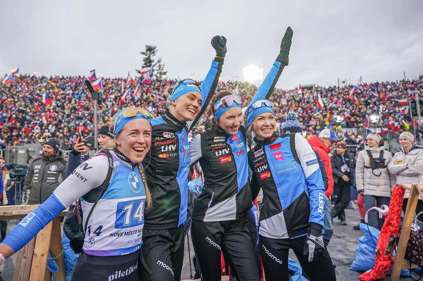 Женская сборная Эстонии по биатлону, занявшая на чемпионате мира в Нове-Место четвертое место: (слева направо) Йоханна Талихярм, Сусан Кюльм, Туули Томингас и Регина Эрмитс.
