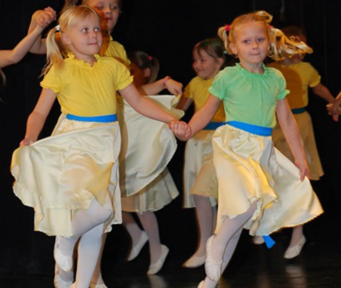 Tantsuansambel Sõleke.