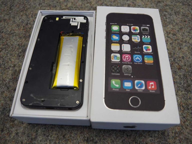 Välismaalt tellitud iPhone paisunud akuga.