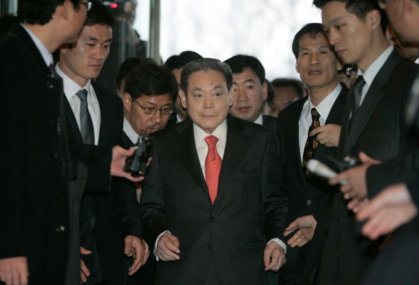 Председатель южнокорейской корпорации Samsung Ли Гон Хи