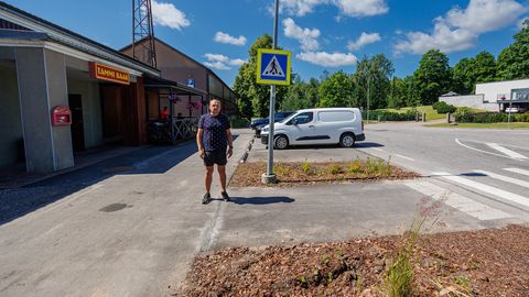 Pärast uue kergliiklustee valmimist on parkimine keerulisem. «Mida näete, kui kõrval seisab kuuemeetrine kaubik?»