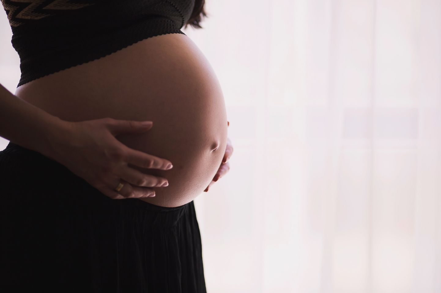 Ema toitumine raseduse ajal on eriti märkimisväärne tegur seetõttu, et toitumisharjumused on muudetavad, ning seepärast, et nii enne rasedust kui ka raseduse ajal on toitumine oluline ennetav meede mitmesugustele probleemidele