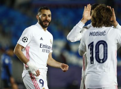 Karim Benzema (vasakul) ja Luka Modric avaväravat tähistamas.
