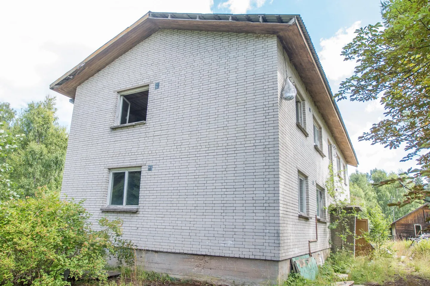 Räbi külas asuv kortermaja saab varsti üle ilma kuulsaks.