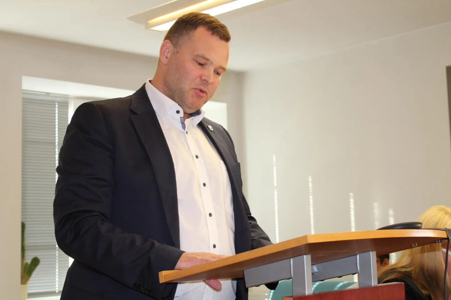 Tapa vallavanem Valdo Helmelaid 14. septembril Tapa vallavolikogus on senist tegevust õigustamas.