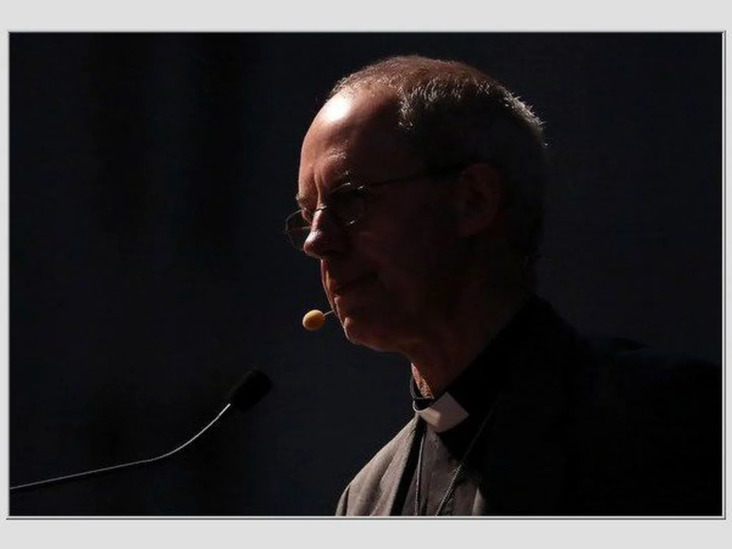 Cantebury peapiiskop Justin Welby Saint Pauli katedraalis headest pankadest kõnelemas.