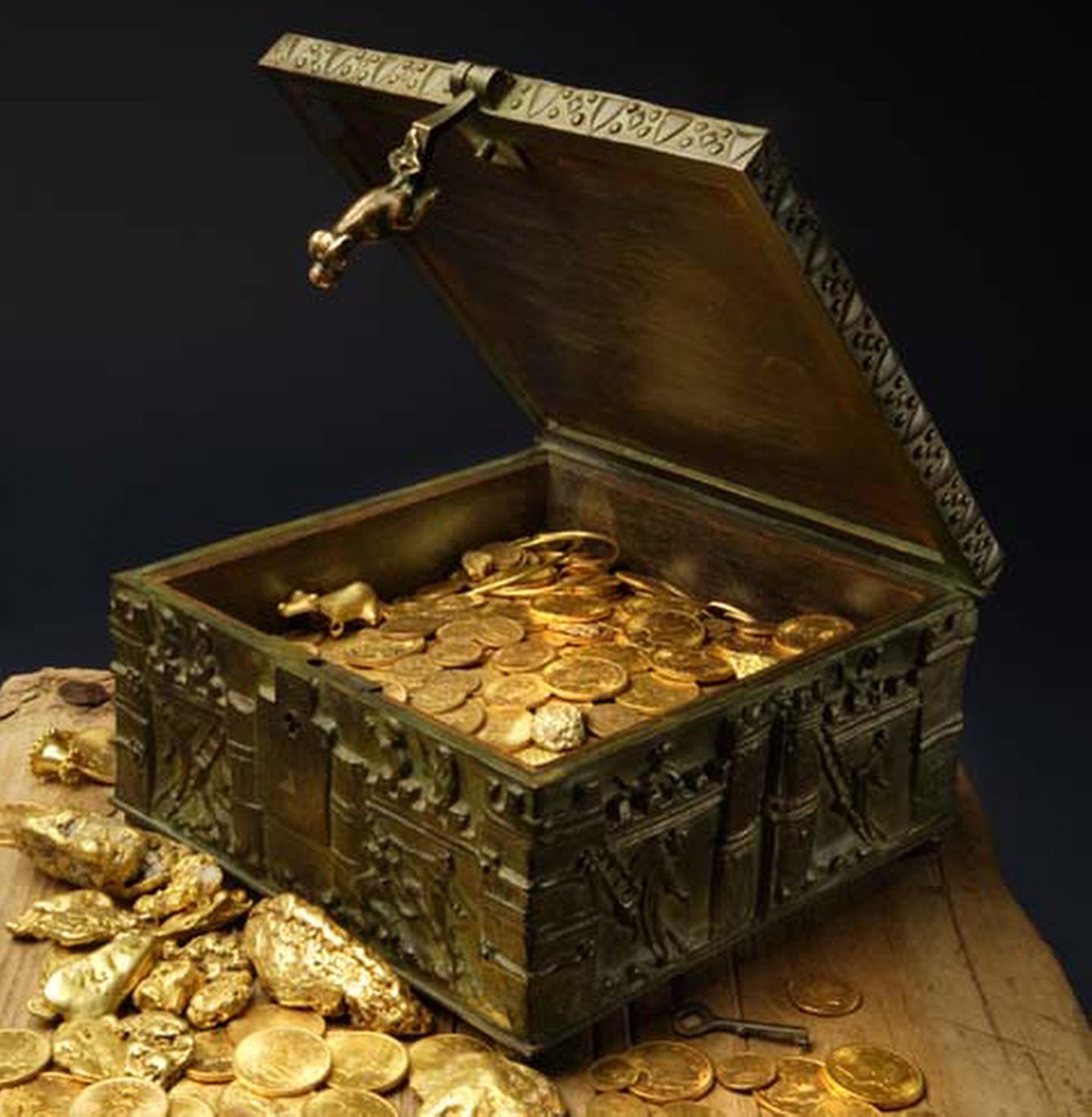 Forrest Fenni avaldatud foto aardekastist, kus on kulda, kalliskive ja muud hinnalist