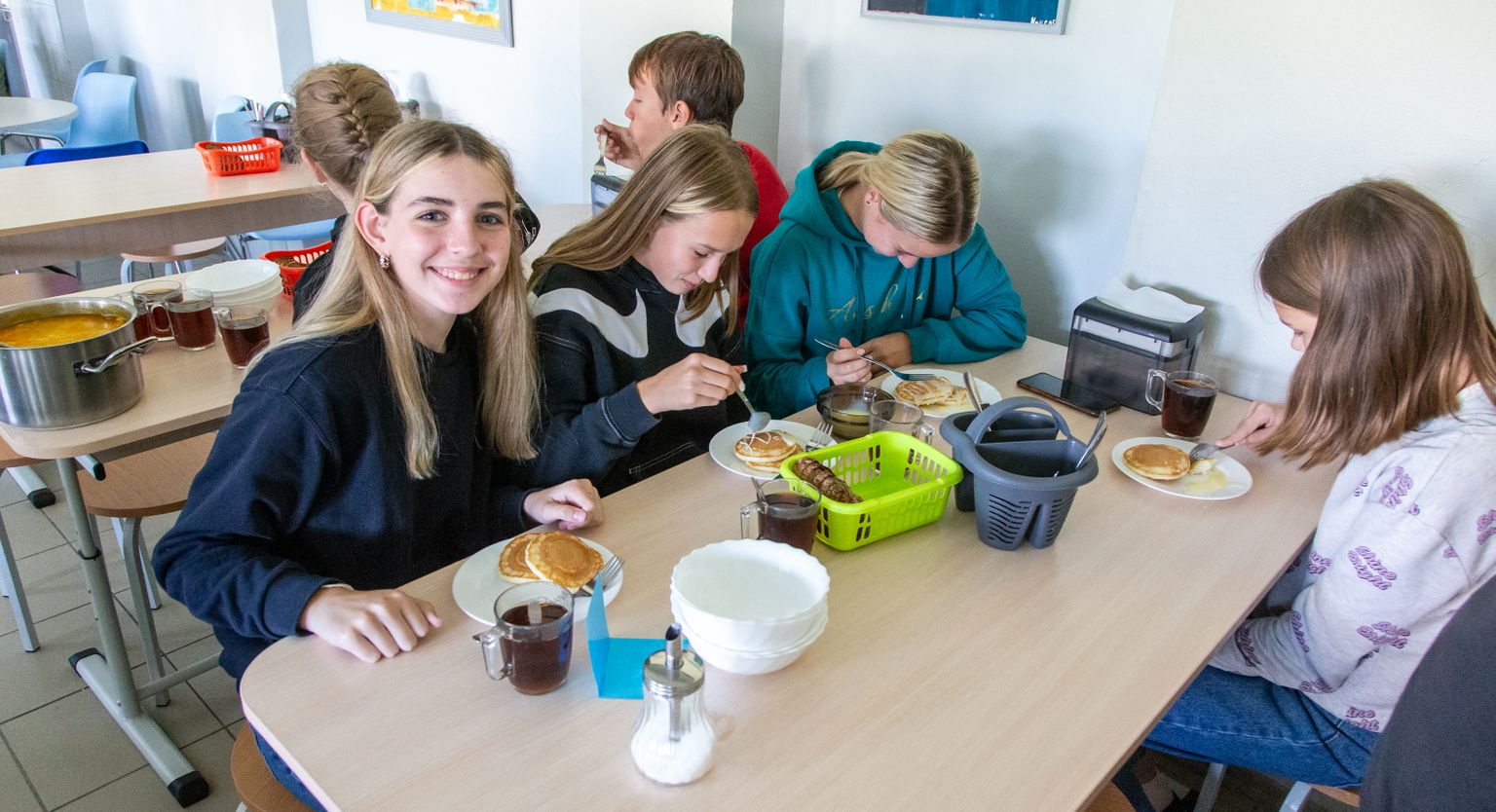 Kohtla-Järve slaavi põhikoolis saavad lapsed süüa osaliselt ka tänu toiduainete säästmisele puuduvate kaasõpilaste arvelt.