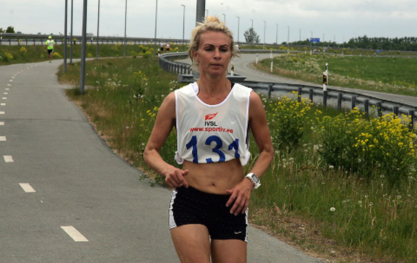 Ida-Virus toimuvatel jooksuvõistlustel on Hillevi Velba tänavu noppinud hulganisti võite. Nüüd tuli vägev saavutus ka Eesti meistrivõistlustelt − maratoni pronksmedal.