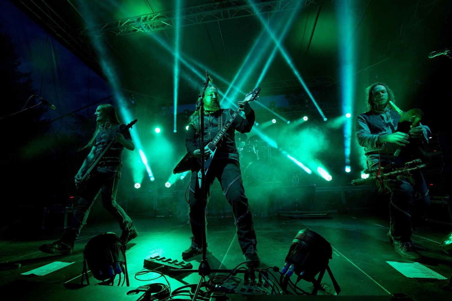 Möödunud aastal ka Viljandi pärimusmuusika festivalil üles astunud Metsatöll on oma metalse muusika üles keevitanud rahvuslikule vundamendile.